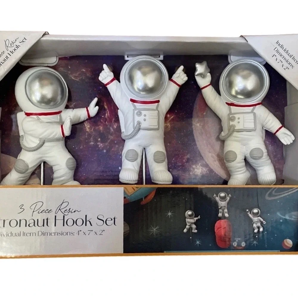 NIB! 3 Piece Resin Astronaut‎ Hook Set White Silver Spaceman Wall Hanger HK1113